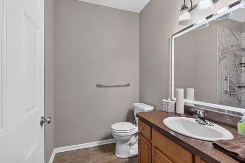 Bath - 1967 Coventry Cir, Jackson, MI 49201 photo 1 of 5