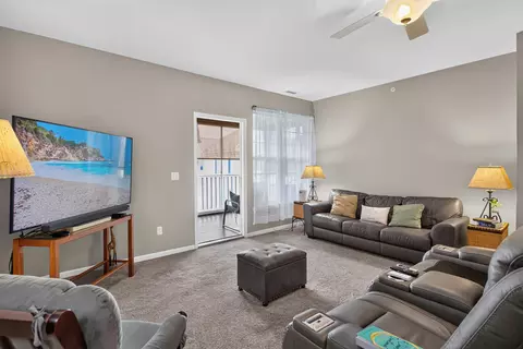 Living - 1967 Coventry Cir, Jackson, MI 49201 photo 2 of 5