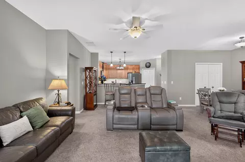 Living - 1967 Coventry Cir, Jackson, MI 49201 photo 4 of 5