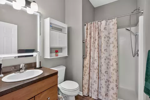 Bath - 1967 Coventry Cir, Jackson, MI 49201 photo 5 of 5