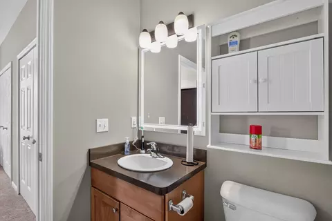 Bath - 1967 Coventry Cir, Jackson, MI 49201 photo 3 of 5