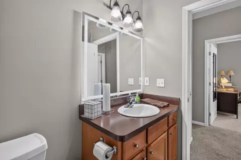 Bath - 1967 Coventry Cir, Jackson, MI 49201 photo 2 of 5