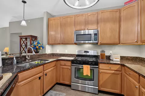 Kitchen - 1967 Coventry Cir, Jackson, MI 49201 photo 4 of 7