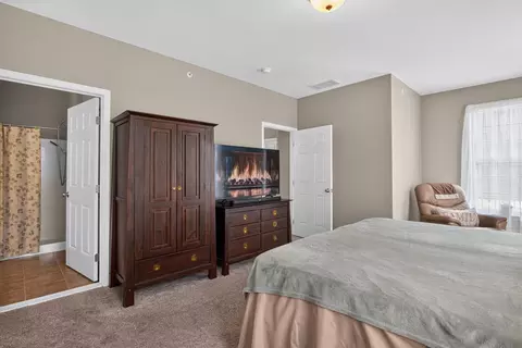 Bedroom - 1967 Coventry Cir, Jackson, MI 49201 photo 2 of 6