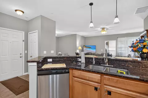 Kitchen - 1967 Coventry Cir, Jackson, MI 49201 photo 6 of 7