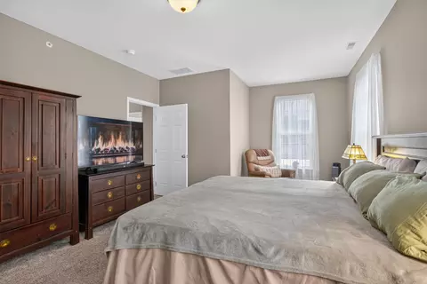 Bedroom - 1967 Coventry Cir, Jackson, MI 49201 photo 6 of 6