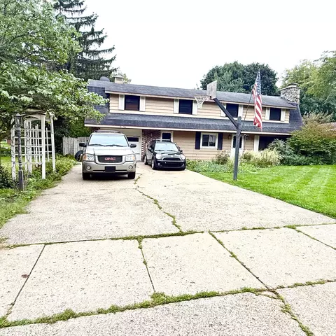 650 1st St, Lake Odessa, MI 48849