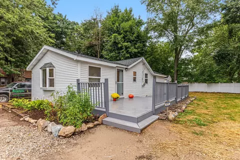 8514 Portage Lake Blvd, Pinckney, MI 48169