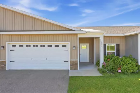 3972 Reserve Dr, Wyoming, MI 49519