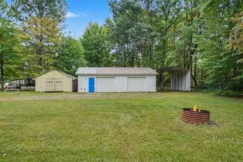 Exterior - 2207 Wolf Lake Dr, Baldwin, MI 49304 photo 2 of 5
