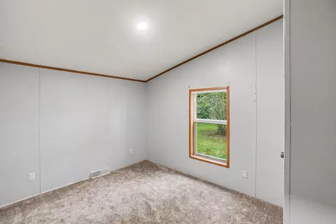 Bedroom - 2207 Wolf Lake Dr, Baldwin, MI 49304 photo 3 of 4