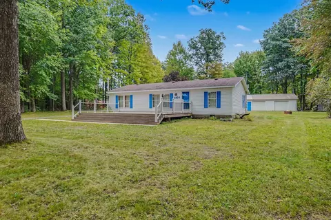 Exterior - 2207 Wolf Lake Dr, Baldwin, MI 49304 photo 1 of 5