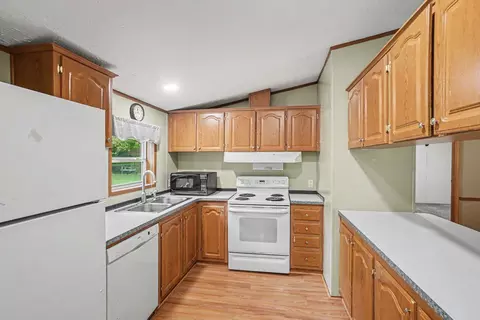 Kitchen - 2207 Wolf Lake Dr, Baldwin, MI 49304 photo 1 of 1