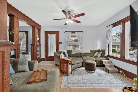 Living - 223 Pierce Ave, Jackson, MI 49203 photo 1 of 2