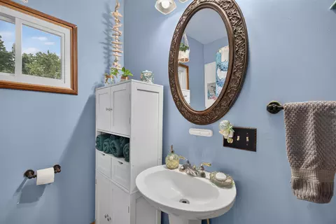 Bath - 223 Pierce Ave, Jackson, MI 49203 photo 2 of 3