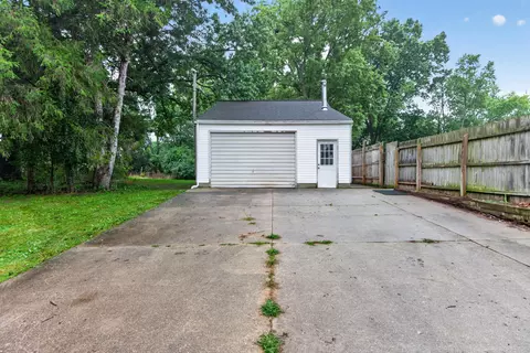 Exterior - 223 Pierce Ave, Jackson, MI 49203 photo 6 of 7