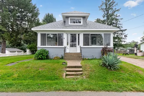 Exterior - 223 Pierce Ave, Jackson, MI 49203 photo 3 of 7