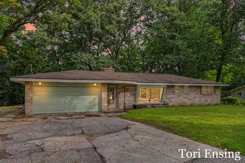 11852 W Carson City Rd, Greenville, MI 48838