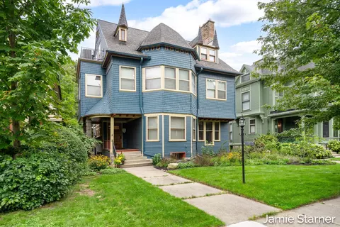 60 College Ave NE, Grand Rapids, MI 49503