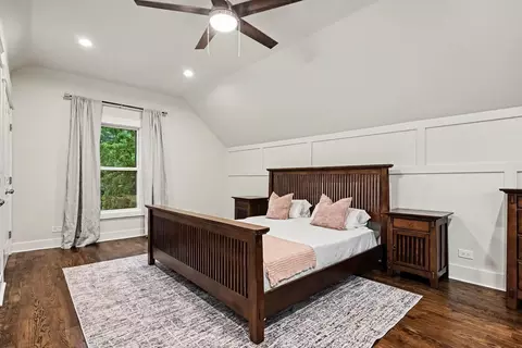 Bedroom - 110 Sycamore St E, Three Oaks, MI 49128 photo 3 of 3
