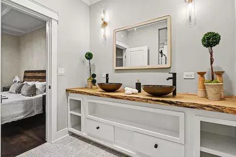 Bath - 110 Sycamore St E, Three Oaks, MI 49128 photo 5 of 6