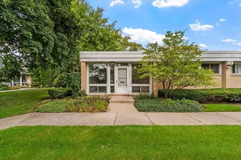 1551 Chateaufort Pl, Detroit, MI 48207