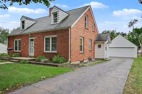 Exterior - 220 S Douglas St, Bronson, MI 49028 photo 3 of 5