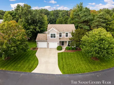 15313 Saddlebrook Ct, Grand Haven, MI 49417