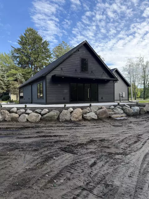 770 W Pontaluna Rd, Norton Shores, MI 49444
