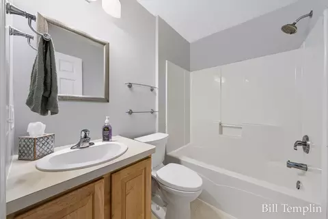 Bath - 8524 Haystack Rd SE, Caledonia, MI 49316 photo 3 of 5
