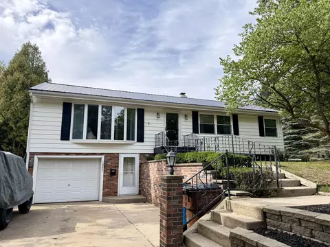 1027 N Rath Ave, Ludington, MI 49431
