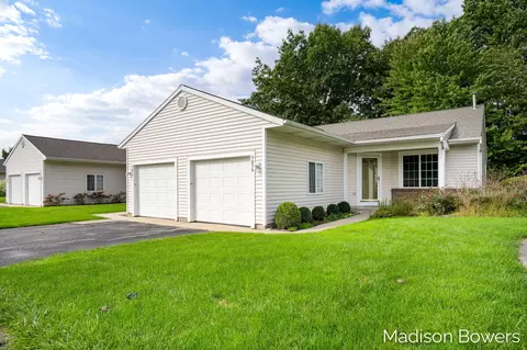 7079 W Cannon Place Dr NE, Rockford, MI 49341