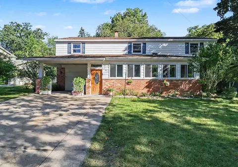 911 Seminole Ave, Ludington, MI 49431