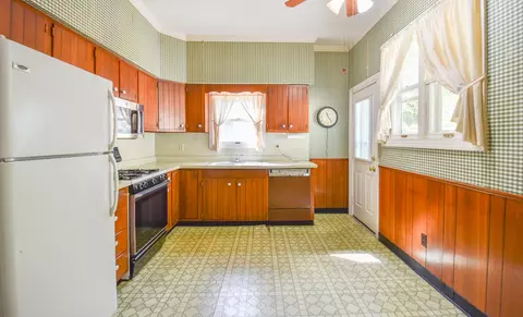 Kitchen - 159 N Hudson St, Coldwater, MI 49036 photo 4 of 5