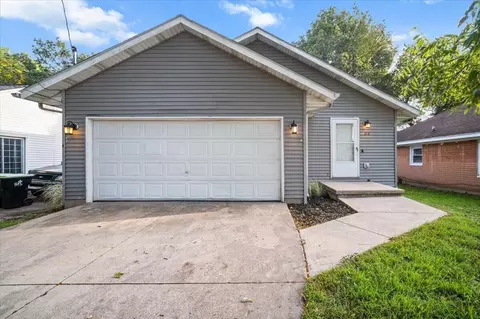 216 Maplelawn St SE, Kentwood, MI 49548