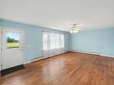 Living - 1137 Maynard Ave, Jackson, MI 49202 photo 2 of 4