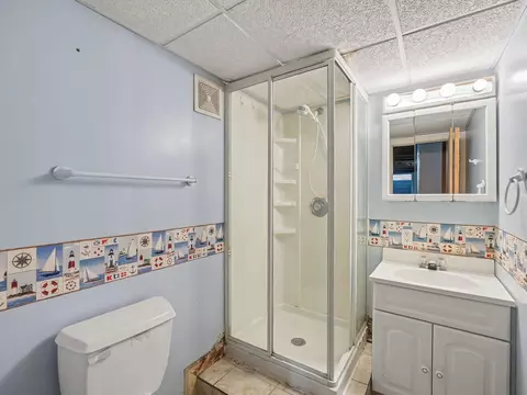 Bath - 1137 Maynard Ave, Jackson, MI 49202 photo 2 of 2