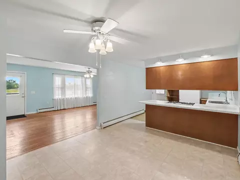 Living - 1137 Maynard Ave, Jackson, MI 49202 photo 4 of 4
