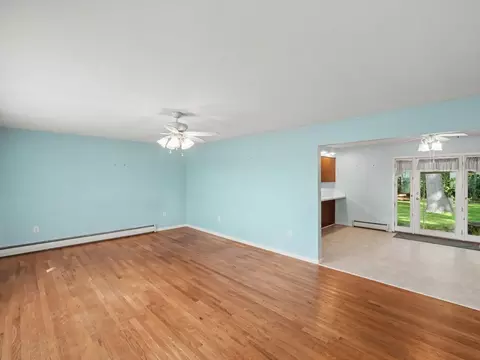 Living - 1137 Maynard Ave, Jackson, MI 49202 photo 3 of 4
