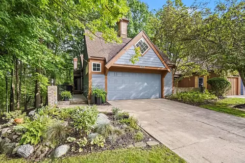 2133 N Cross Creek Dr SE, Grand Rapids, MI 49508