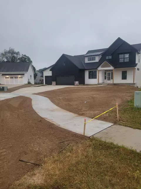 5536 Kingsfield Dr SW, Wyoming, MI 49418