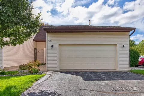 2752 Stonebluff Dr SW #99, Wyoming, MI 49519
