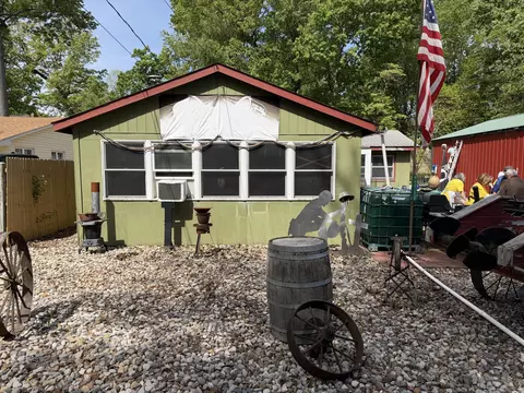 95280 Center Ave, Dowagiac, MI 49047
