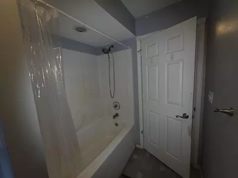 Bath - 119 Myrlice Ct, Jackson, MI 49203 photo 2 of 2