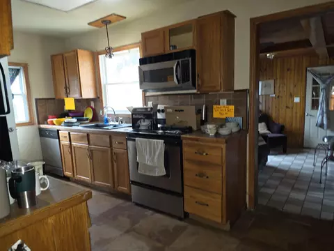 Kitchen - 119 Myrlice Ct, Jackson, MI 49203 photo 1 of 2