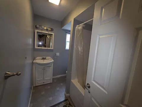 Bath - 119 Myrlice Ct, Jackson, MI 49203 photo 1 of 2
