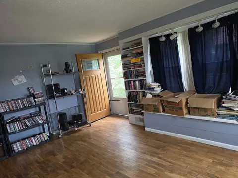 Living - 119 Myrlice Ct, Jackson, MI 49203 photo 1 of 3