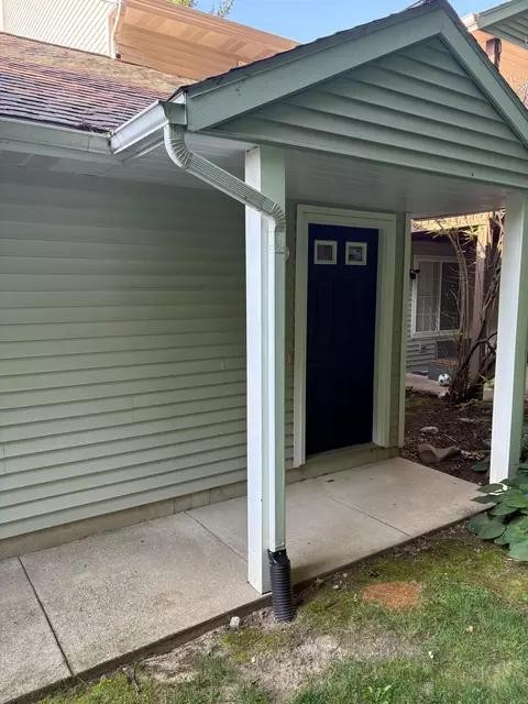 217 Hunters Ln NE #6, Rockford, MI 49341