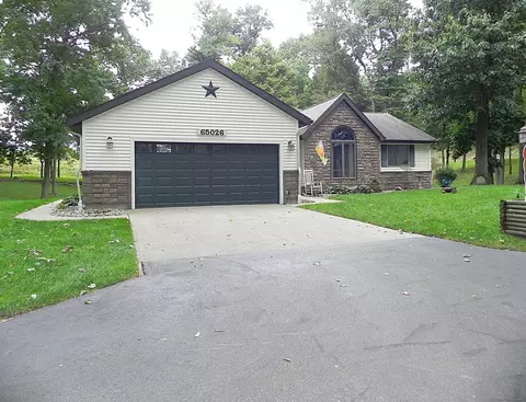65026 Rocky Ln, Sturgis, MI 49091