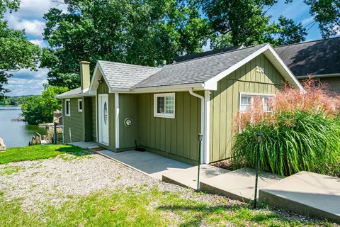 274 St Marys Lake Rd, Battle Creek, MI 49017